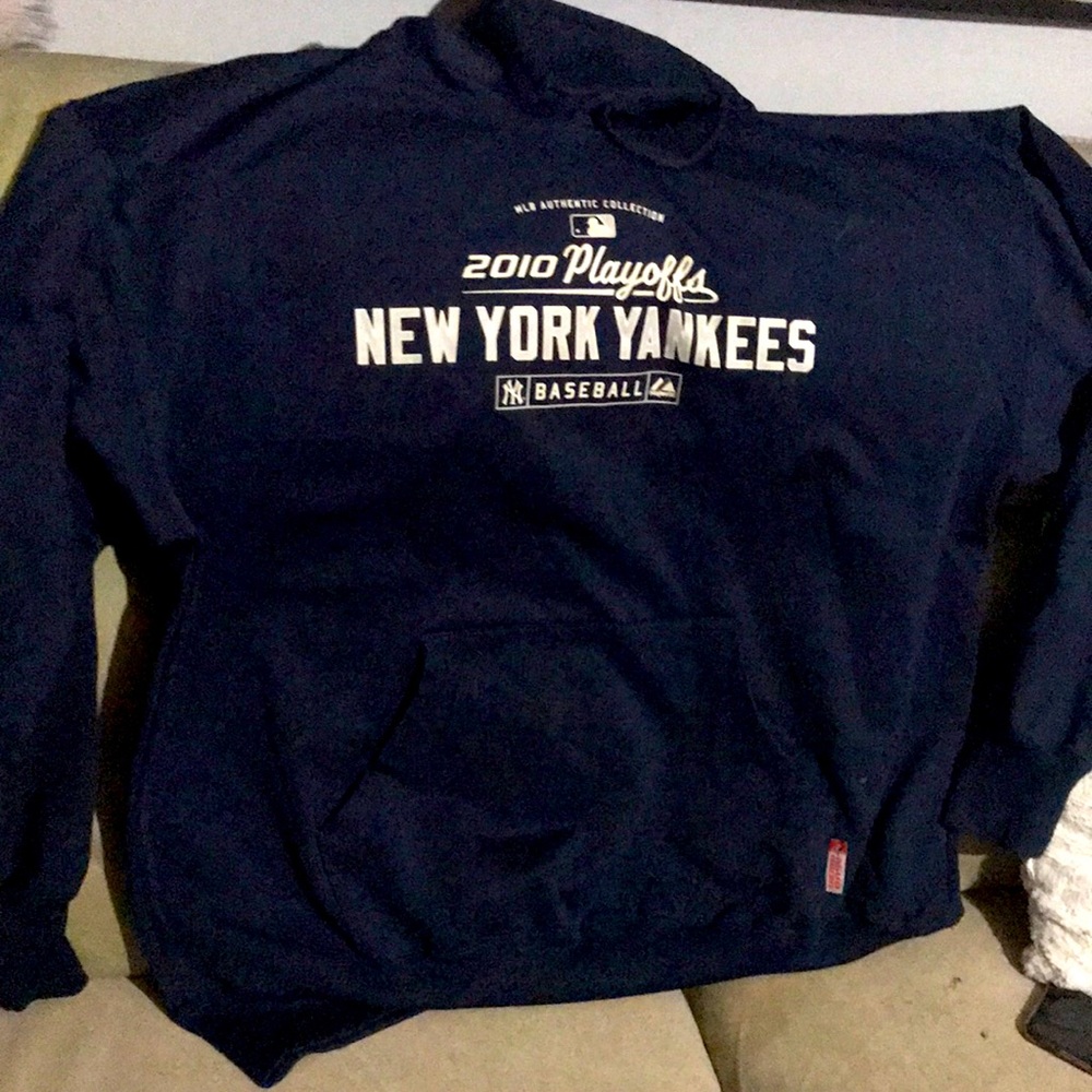 New York Yankees sweatshirt/ Hoodie Size 2XL - general wear . Used